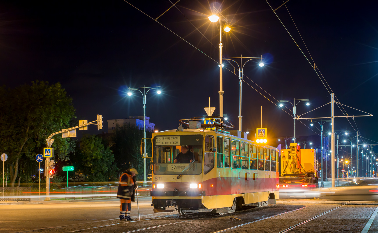 Yekaterinburg, 71-402 Nr. 811; Yekaterinburg — The construction of a tram line along street Tatishcheva
