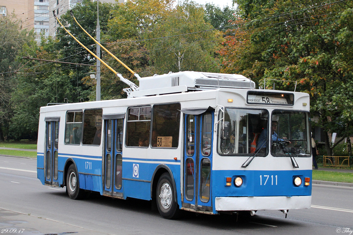 Moscow, ZiU-682GM1 (with double first door) № 1711 Moscow, ZiU-682GM1 (with double first door) № 1711
