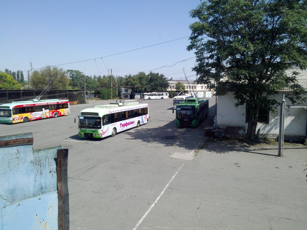 Biškek, BKM 32102 # 1610; Biškek, BKM 32102 # 1602; Biškek, VMZ-5298.01 “Avangard” # 1723