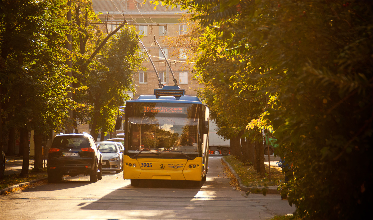 Kiova, LAZ E183D1 # 3905