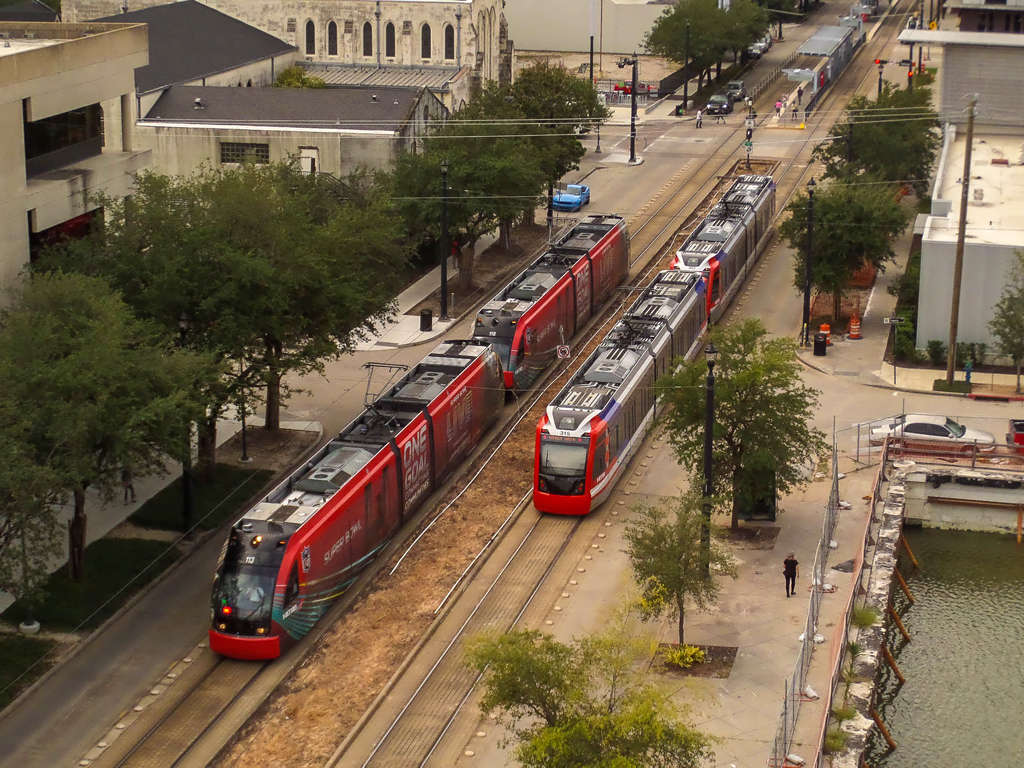 Houston, Siemens Avanto/S70 # 113; Houston, CAF Urbos 70 # 315