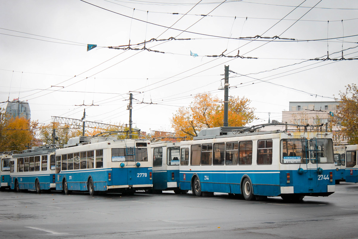 Moscow, Trolza-5275.05 “Optima” (KR MTrZ) № 2778; Moscow, ZiU-682GM1 (with double first door) № 2744