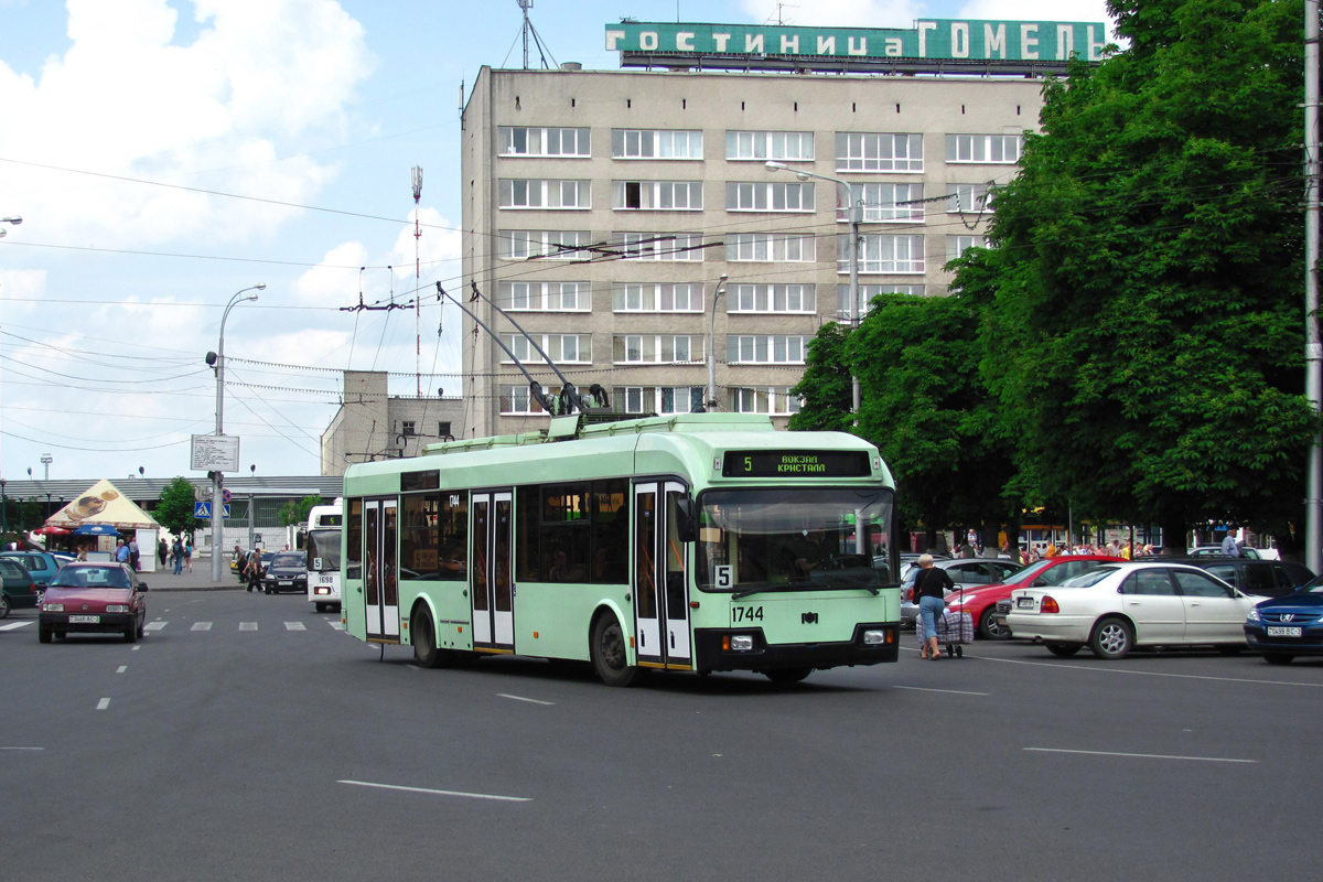 Гомель, БКМ 32102 № 1744