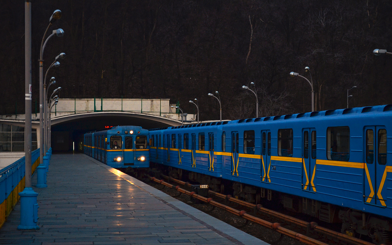 Киев, Ема-502 № 7180; Киев — Метрополитен — Подвижной состав — Е*; Киев — Метрополитен — Подвижной состав — Е-КМ*; Киев — Метрополитен — Святошинско-Броварская линия
