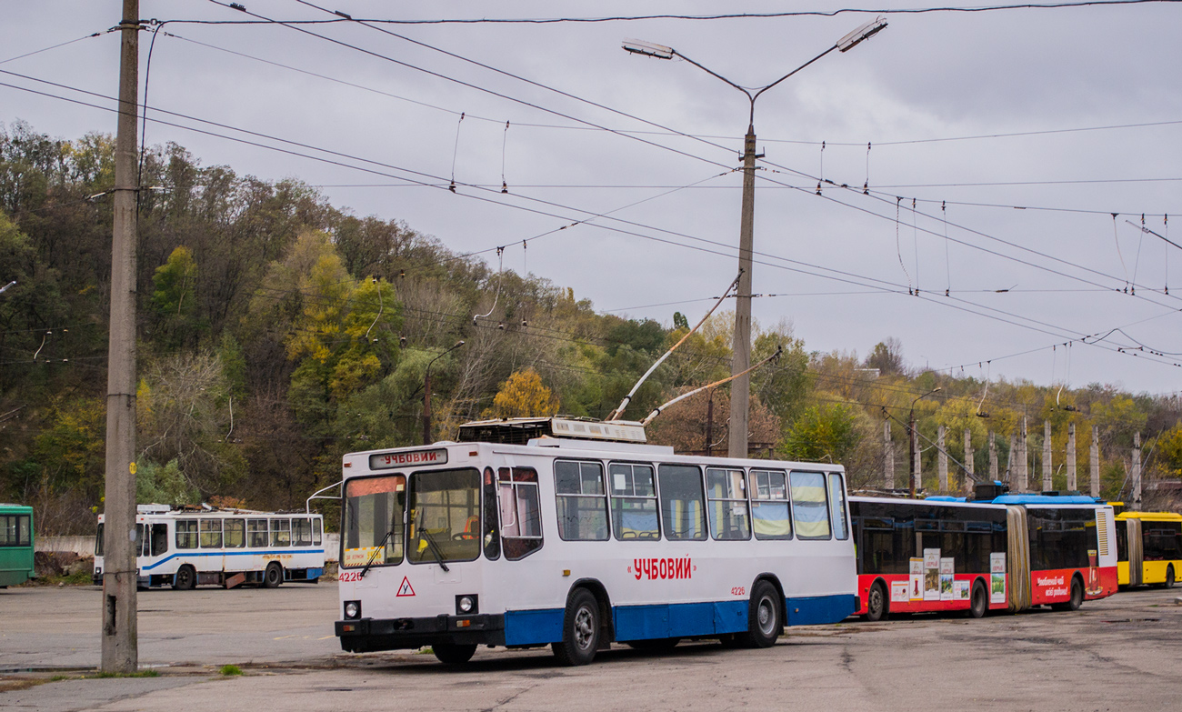 Киев, ЮМЗ Т2 № 4226
