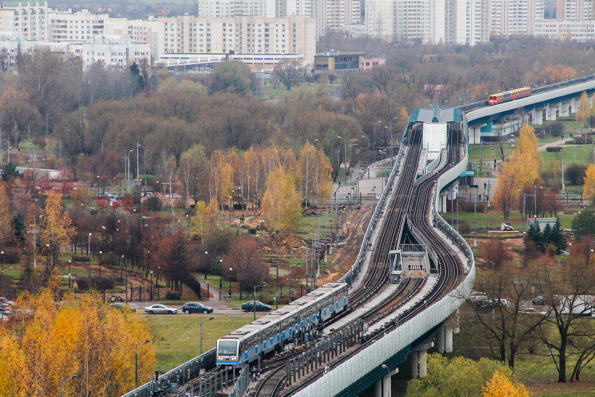 Москва — Метрополитен — [12] Бутовская линия; Москва — Метрополитен — Подвижной состав — 81-717/714 и модификации; Москва — Метрополитен — Подвижной состав — 81-740/741 «Русич» и модификации