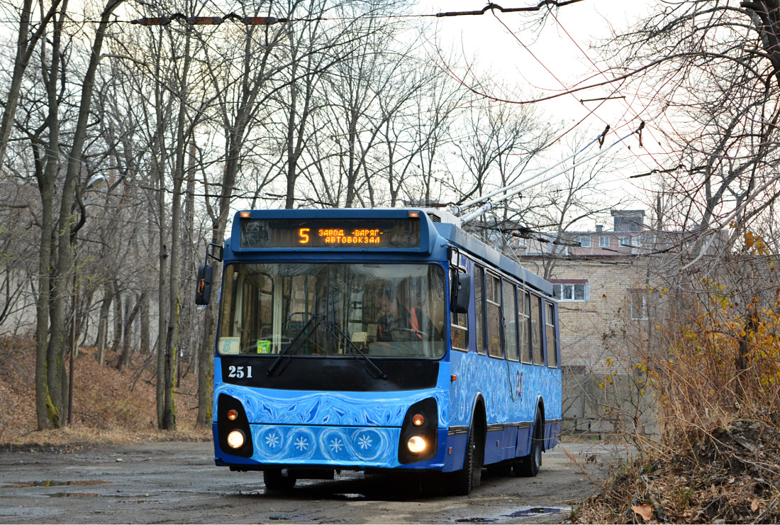 Владивосток, ЗиУ-682Г-016.02 № 251