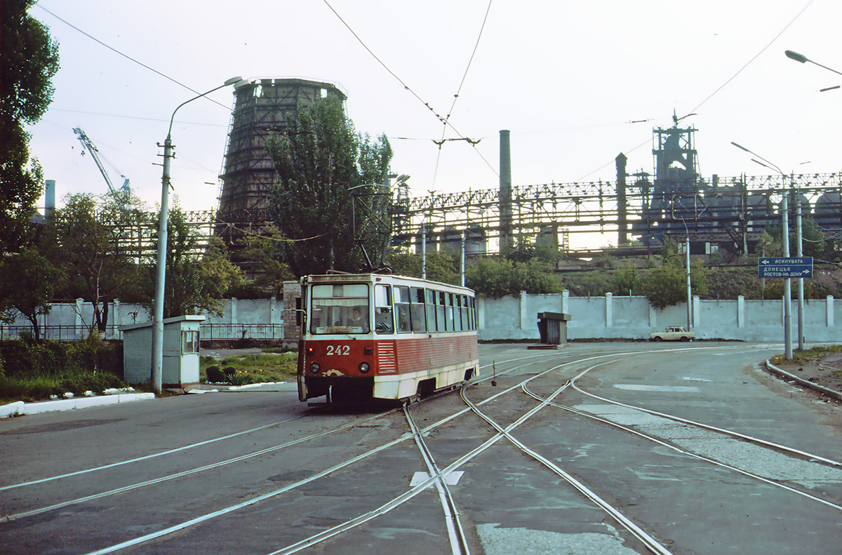 Макеевка, 71-605А № 242; Макеевка — Фотографии Тьери Амаля — 05.2000