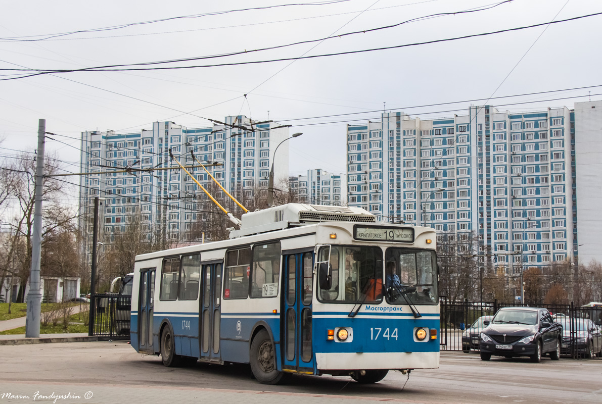 Москва, ЗиУ-682ГМ1 (с широкой передней дверью) № 1744