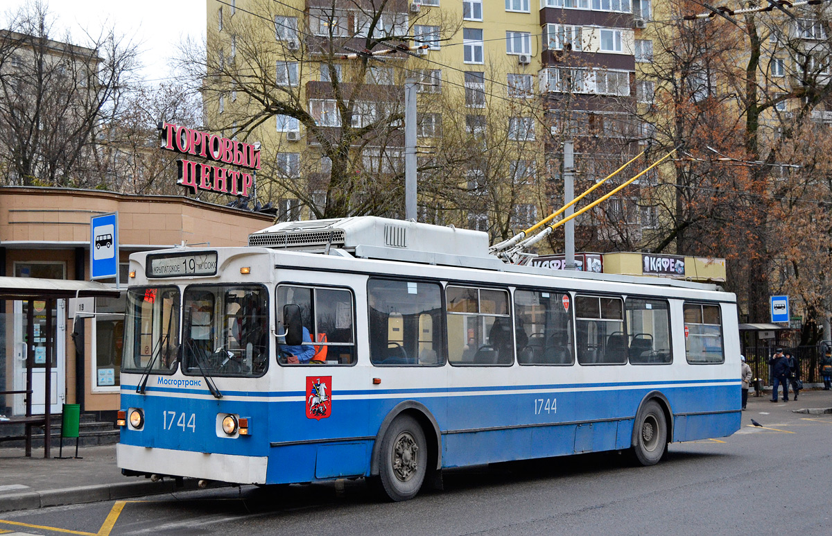 Москва, ЗиУ-682ГМ1 (с широкой передней дверью) № 1744