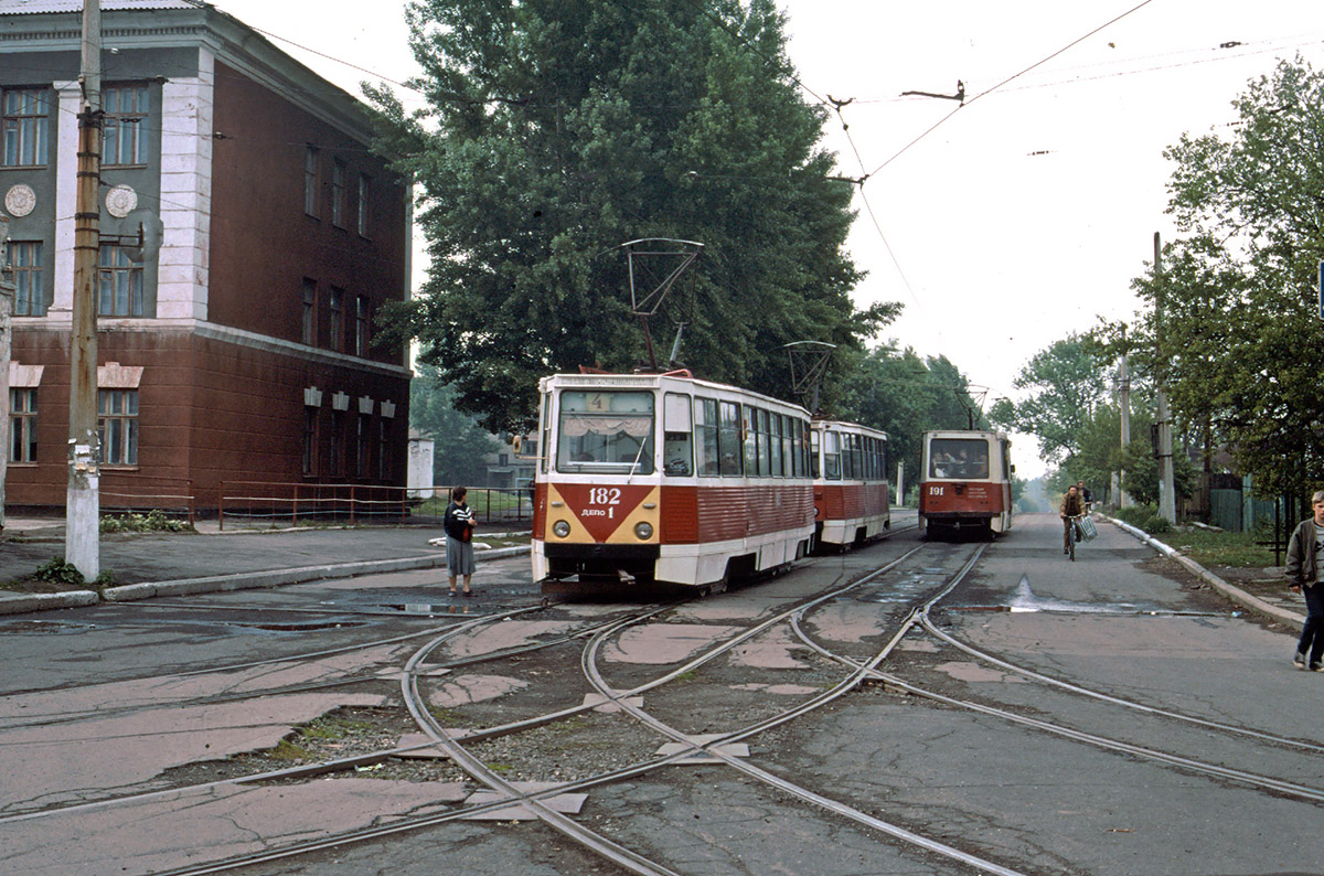 Макеевка, 71-605 (КТМ-5М3) № 182; Макеевка, 71-605 (КТМ-5М3) № 191; Макеевка — Фотографии Тьери Амаля — 05.2000