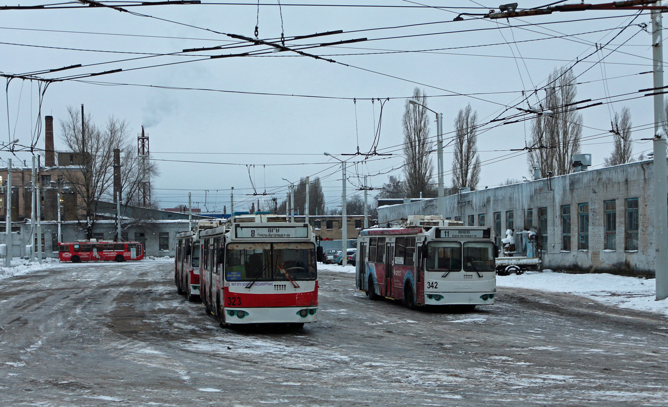 Воронеж, ЗиУ-682Г-016.04 № 342; Воронеж, ЗиУ-682Г-016.02 № 323 Воронеж, ЗиУ-682Г-016.04 № 342; Воронеж, ЗиУ-682Г-016.02 № 323
