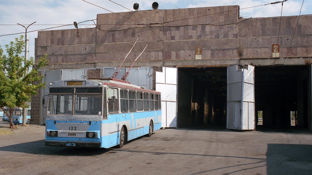 埃里温, Škoda 14Tr02/6 # 122; 埃里温 — Old Photos — September, 1999