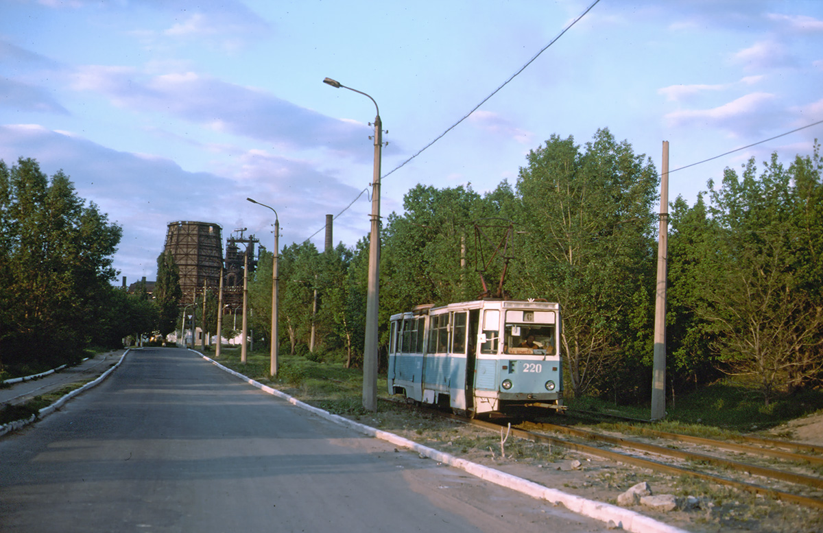 Макеевка, 71-605 (КТМ-5М3) № 220; Макеевка — Фотографии Тьери Амаля — 05.2000
