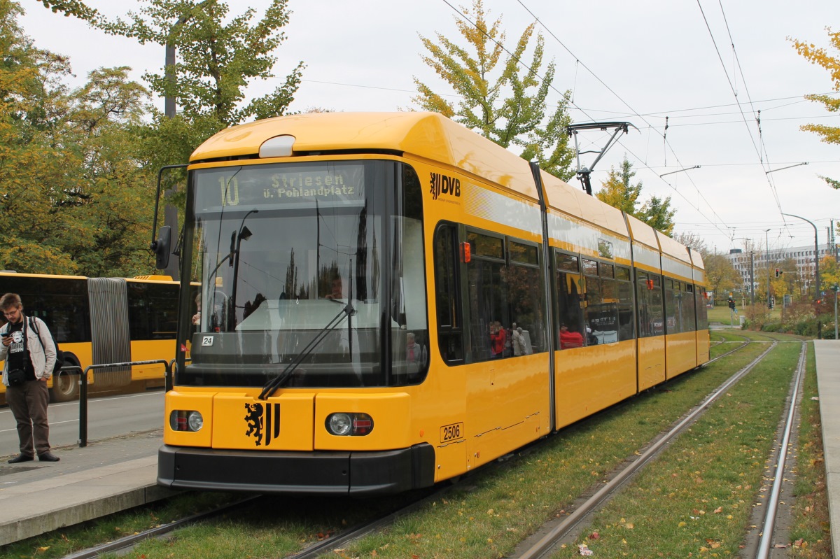 Dresden, SachsenTram NGT 6 DD № 2506
