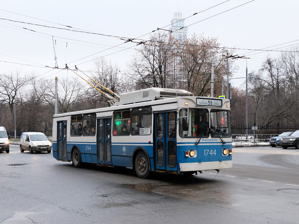 Москва, ЗиУ-682ГМ1 (с широкой передней дверью) № 1744