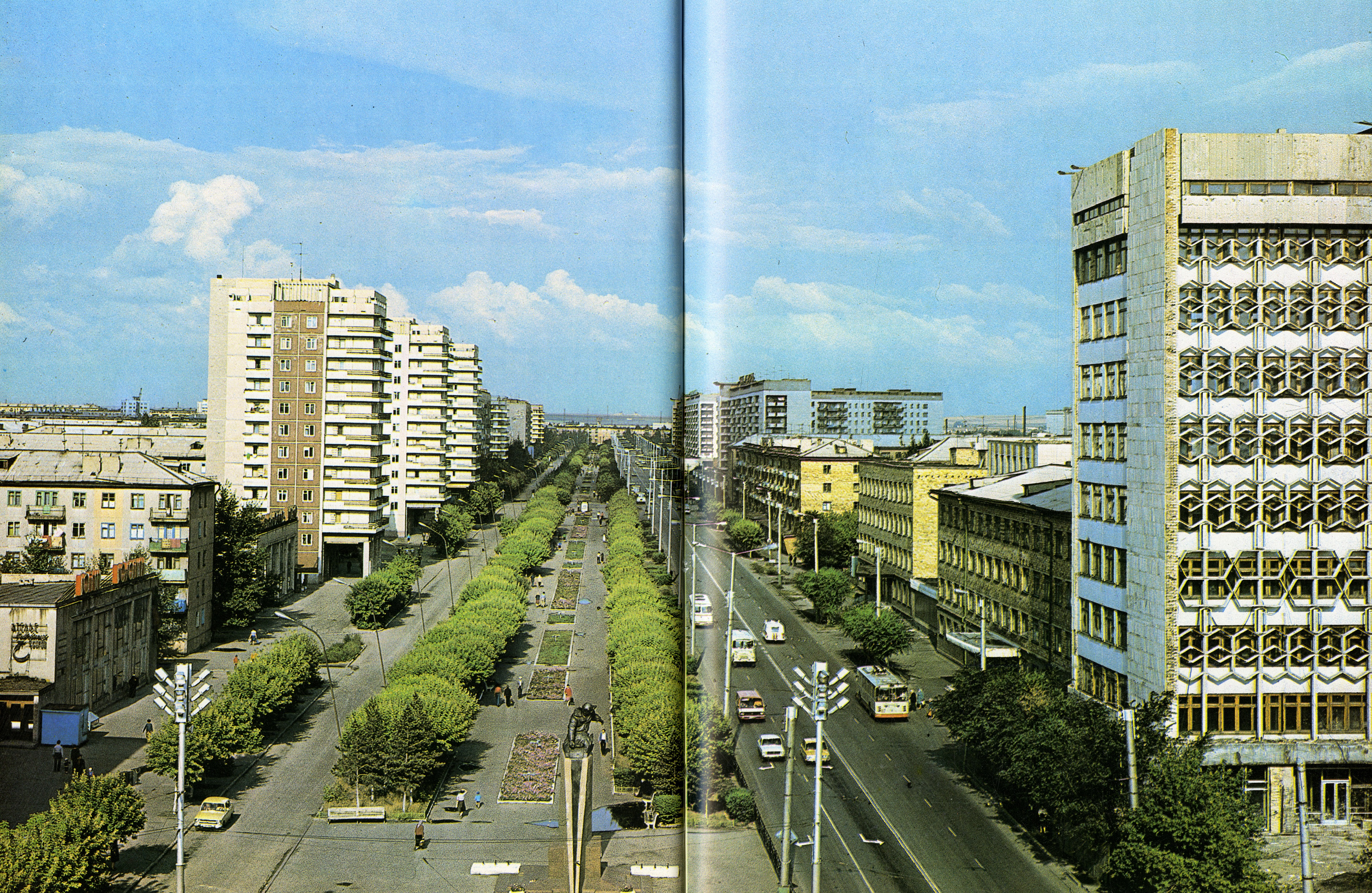 Караганда, ЗиУ-682В № 117; Караганда — Старые фотографии (до 2000 г.); Караганда — Троллейбусные линии