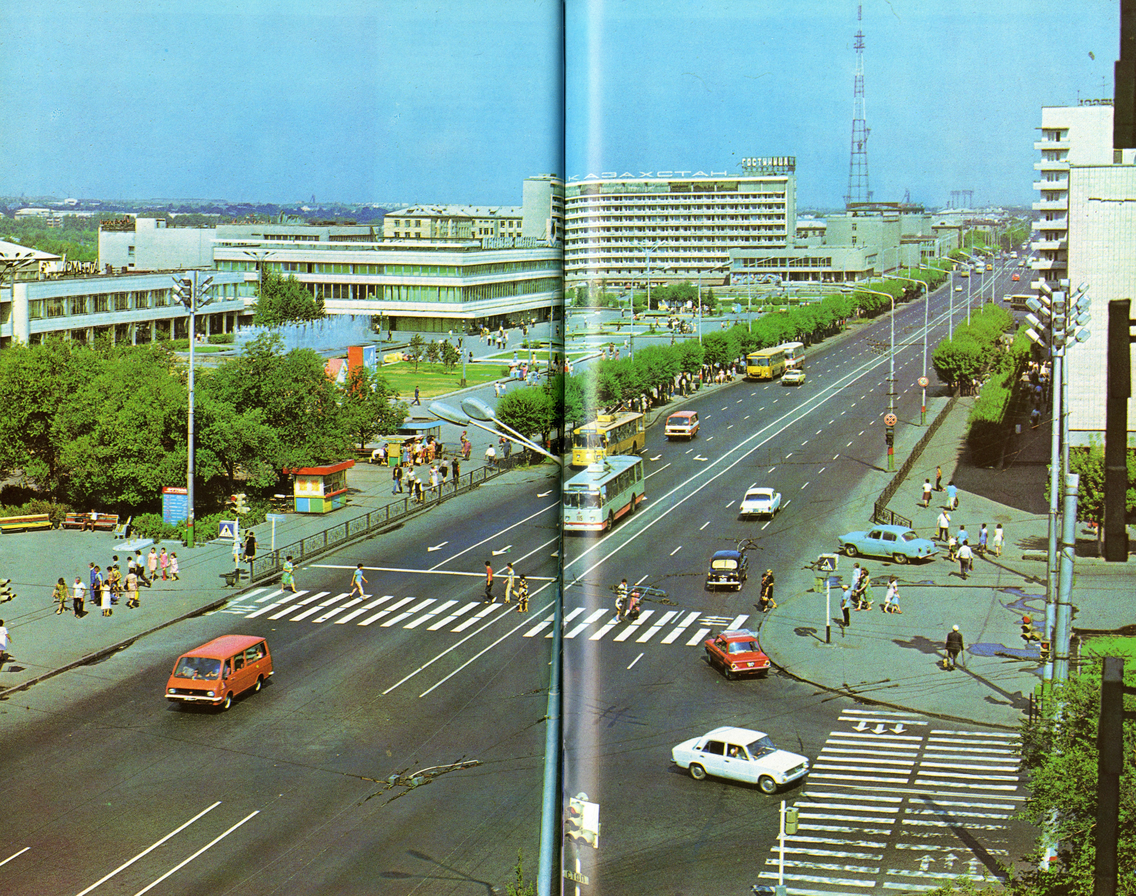 Караганда, ЗиУ-682В № 102; Караганда, ЗиУ-682В № 115; Караганда — Старые фотографии (до 2000 г.); Караганда — Троллейбусные линии