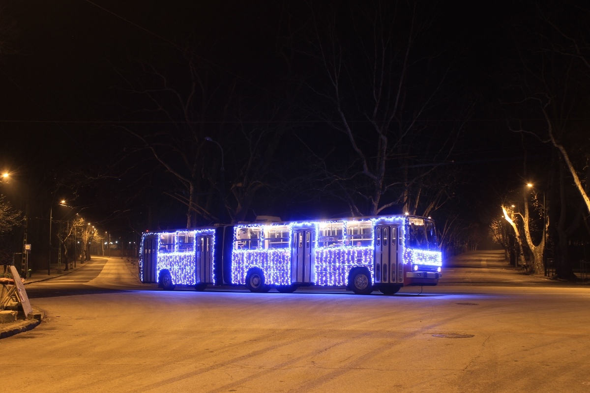 Budapest, Ikarus 280.91 — 156; Budapest — Karácsonyi járművek