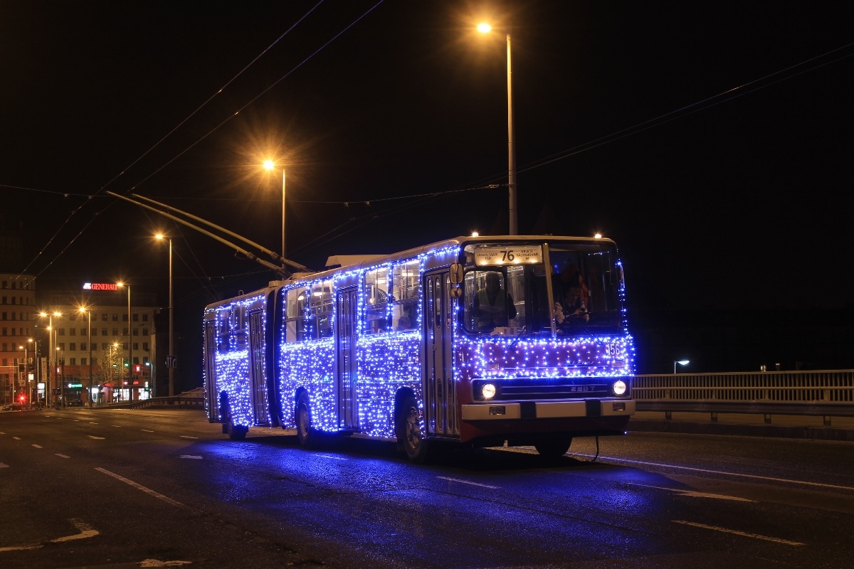 Budapest, Ikarus 280.91 — 156; Budapest — Karácsonyi járművek