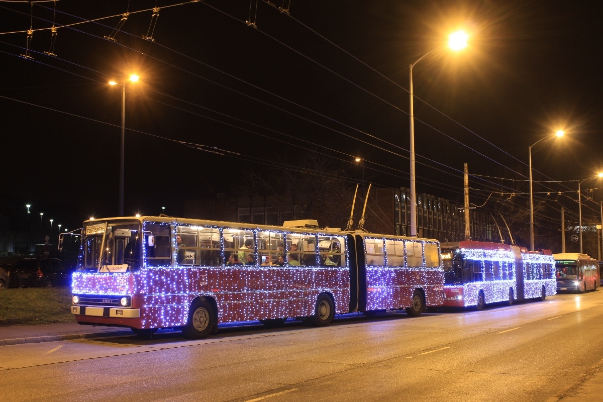 Budapest, Ikarus 280.91 — 156; Budapest — Karácsonyi járművek