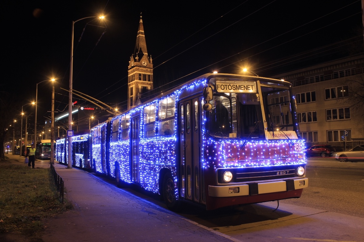 Budapest, Ikarus 280.91 — 156; Budapest — Karácsonyi járművek