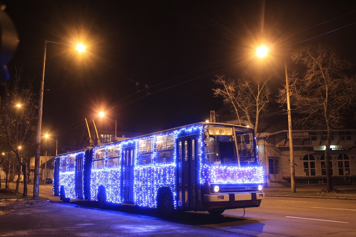 Budapest, Ikarus 280.91 — 156; Budapest — Karácsonyi járművek