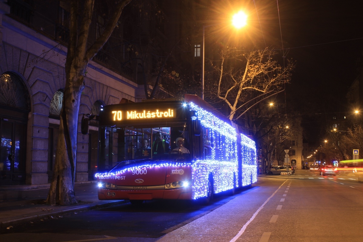 Budimpešta, Solaris Trollino III 18 Škoda Br. 9000; Budimpešta — Christmas Vehicles