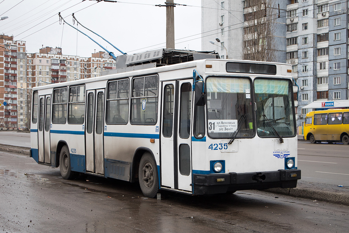 Киев, ЮМЗ Т2 № 4235 Киев, ЮМЗ Т2 № 4235