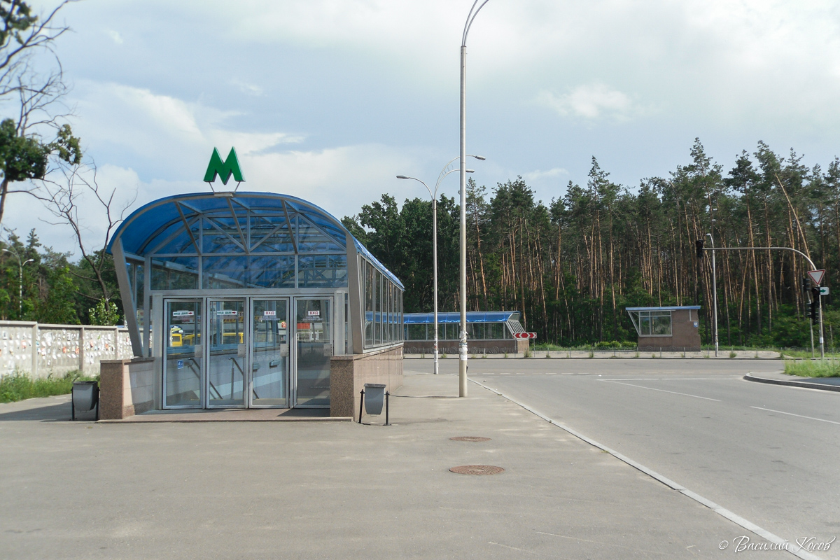 Kiev — Metro — Line M3 (green)