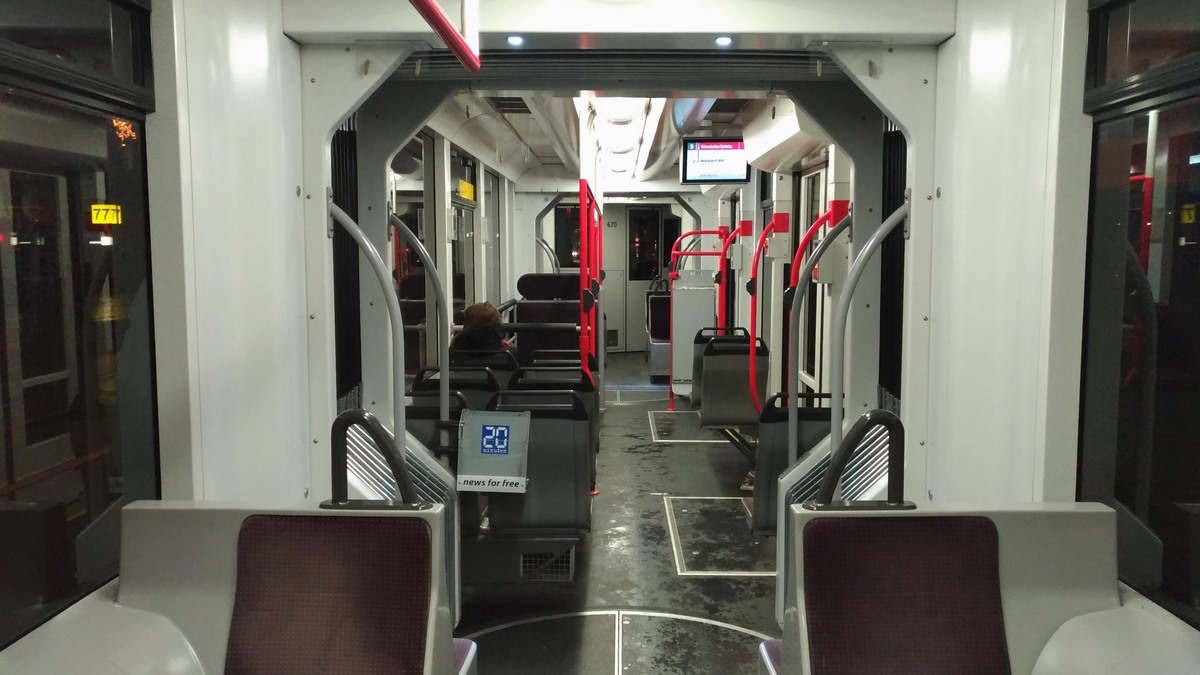 Берн, Siemens Combino XL № 670