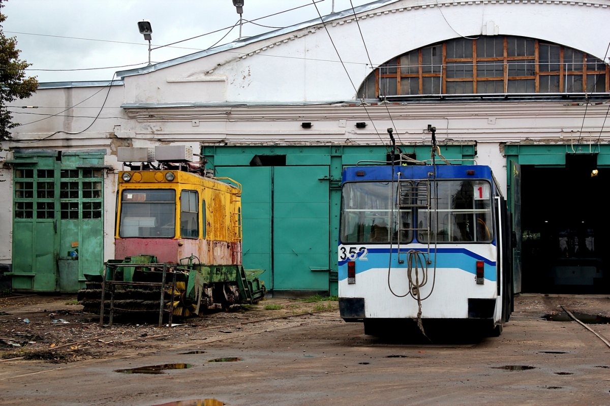 Иваново, ВТК-01 № СГ-10; Иваново, ЗиУ-682 КР Иваново № 352