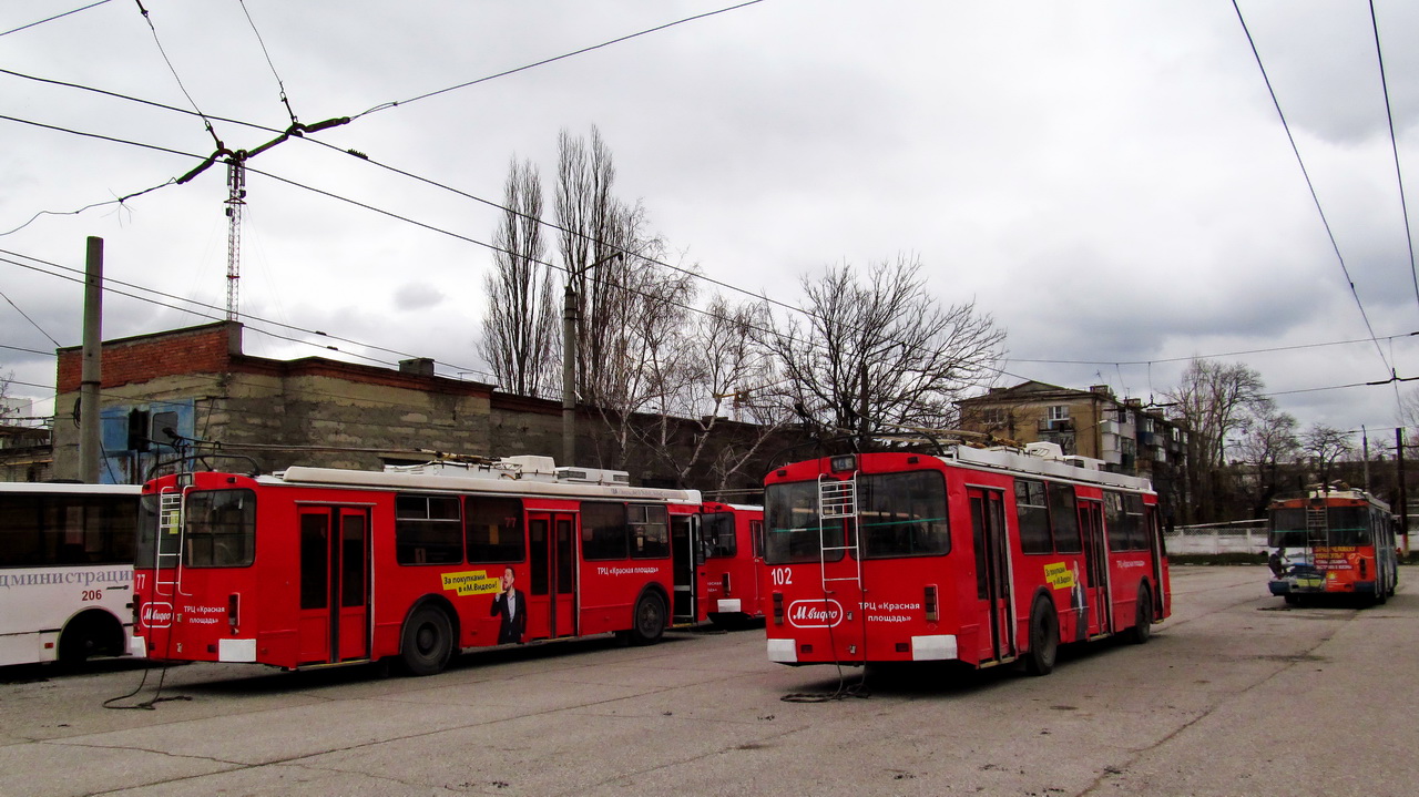 Новороссийск, ЗиУ-682Г-016.04 № 77; Новороссийск, ЗиУ-682Г-016.02 № 102