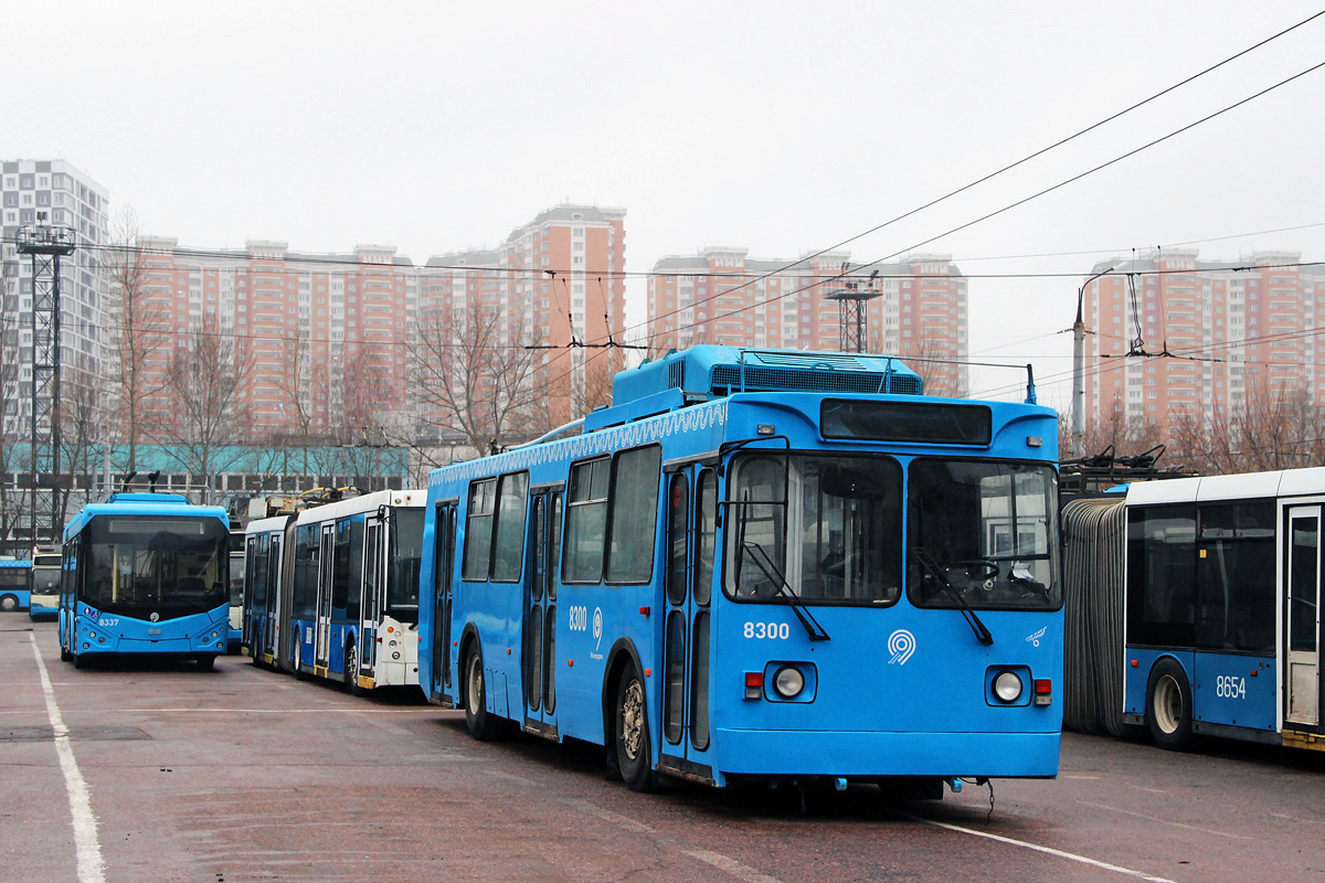 Москва, ЗиУ-682ГМ1 (с широкой передней дверью) № 8300