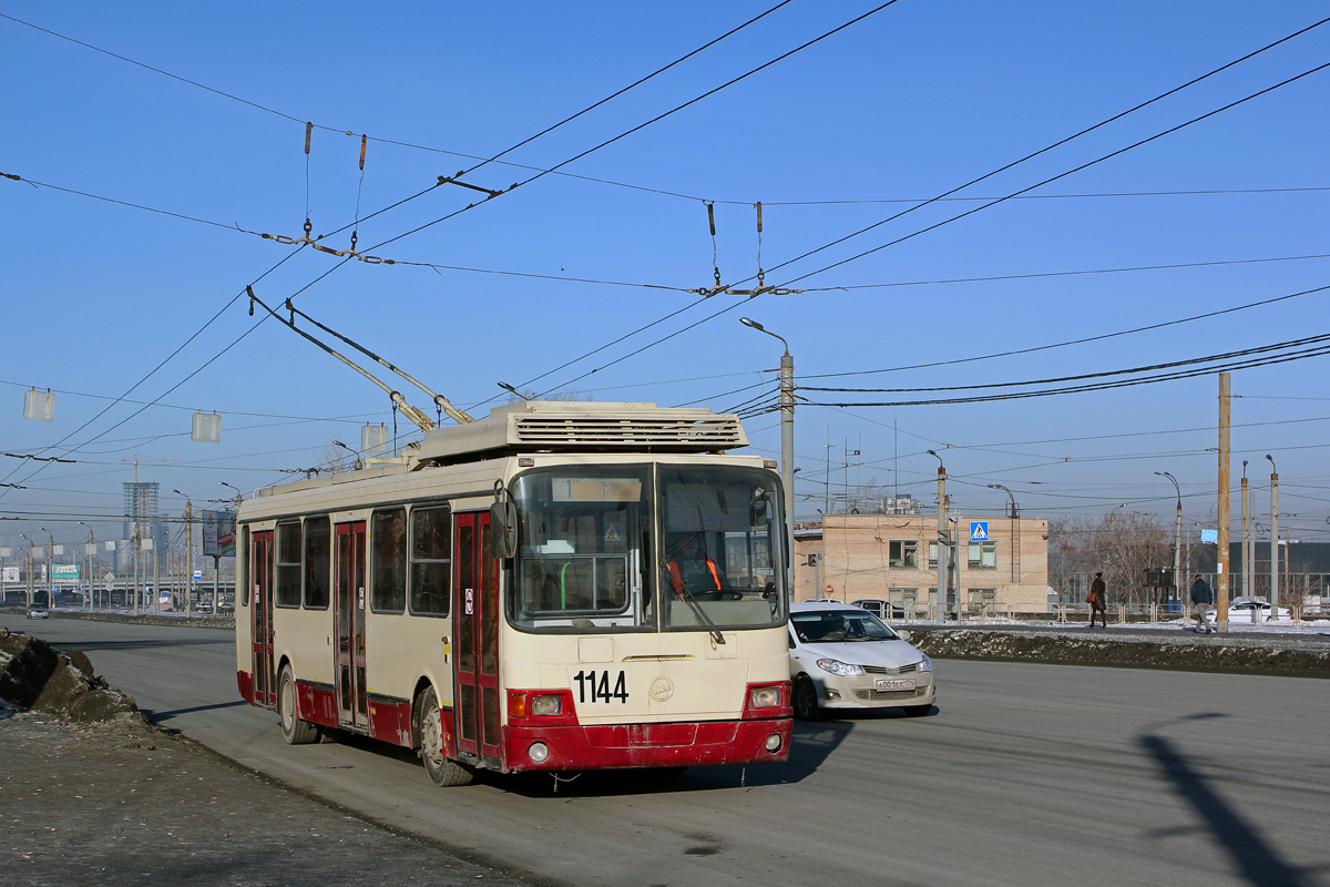 Челябинск, ЛиАЗ-5280 (ВЗТМ) № 1144