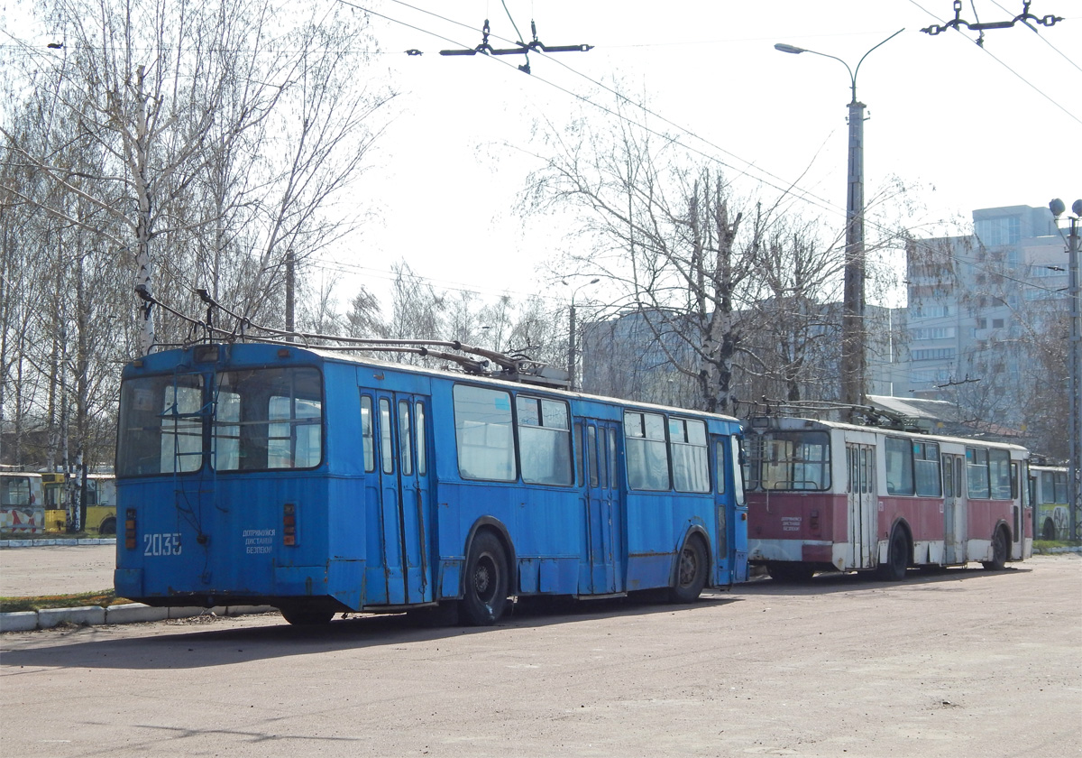 Zsitomir, ZiU-682G [G00] — 2035; Zsitomir, ZiU-682V-012 [V0A] — 2273
