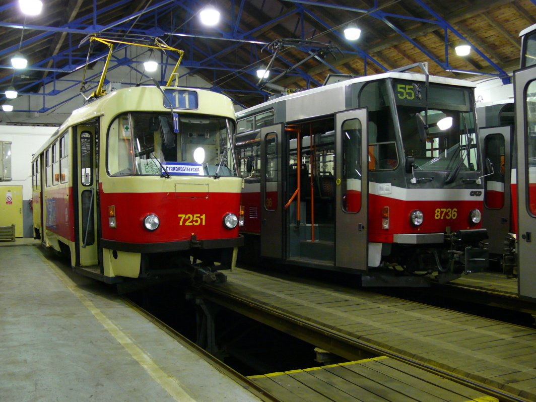 Prága, Tatra T3SUCS — 7251; Prága, Tatra T6A5 — 8736