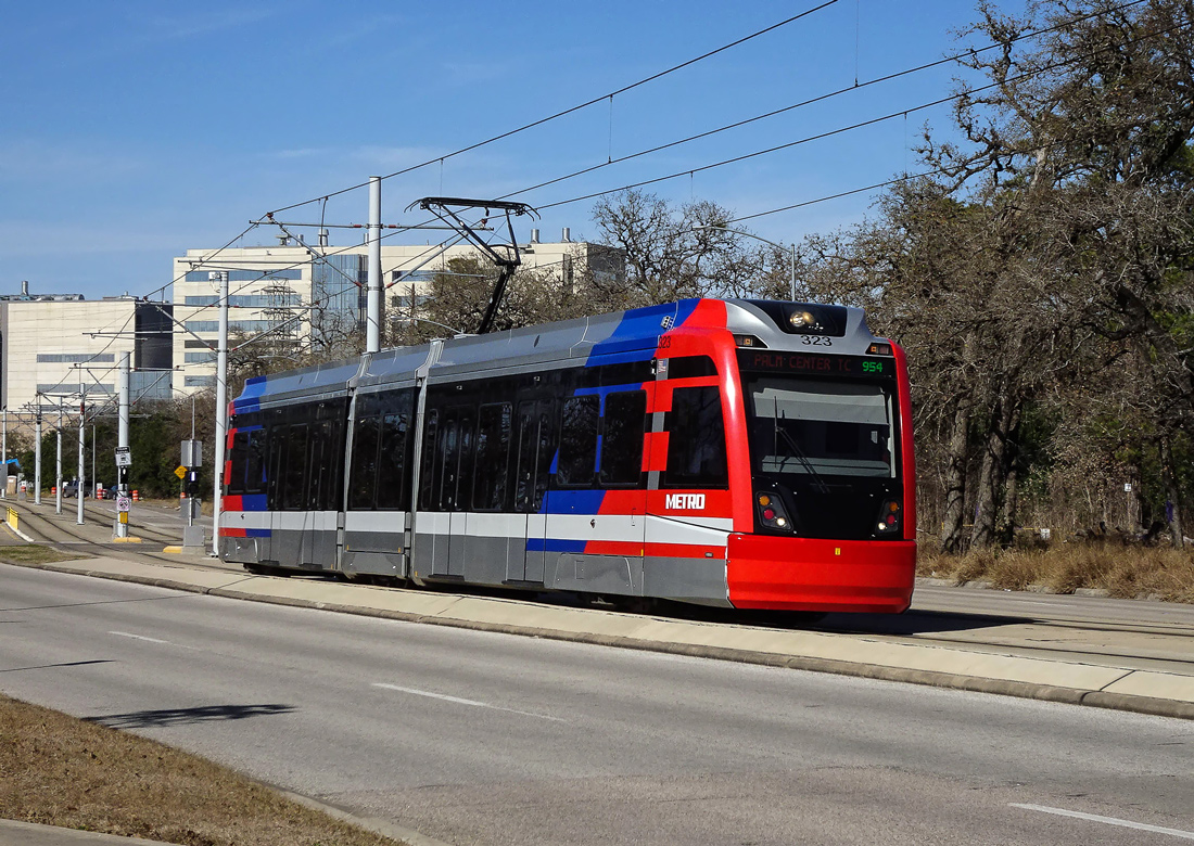 Хьюстон, CAF Urbos 70 № 323