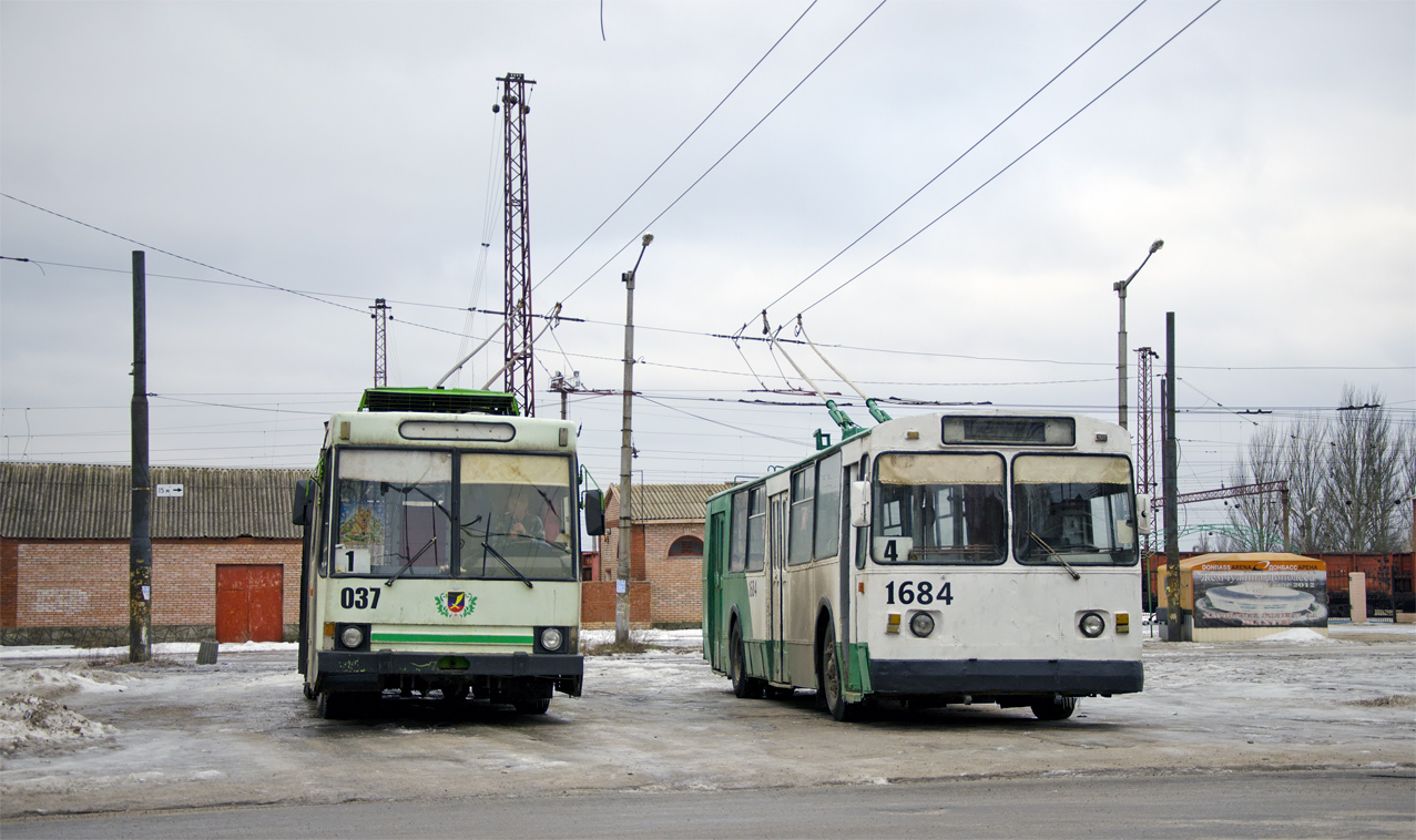 Харцызск, ЮМЗ Т2 № 037; Харцызск, ЗиУ-682В-013 [В0В] № 1684