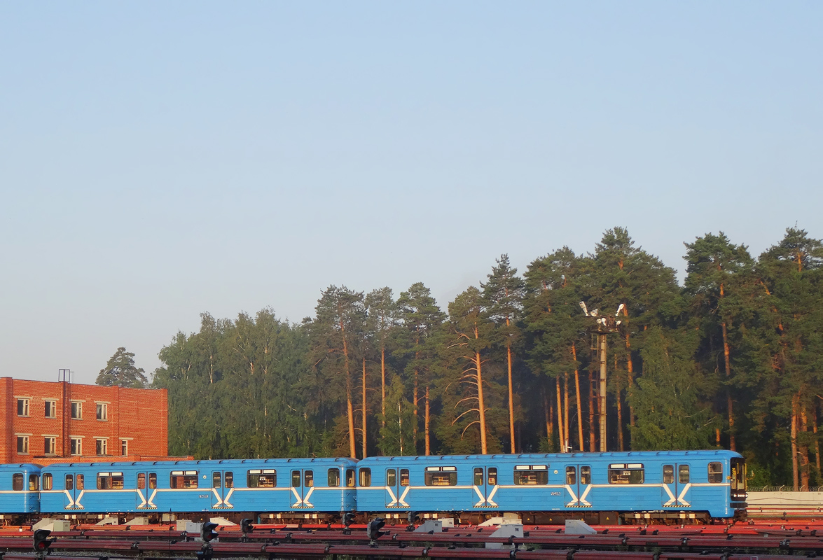 Екатеринбург, 81-714.5 (ЛВЗ/ВМ) № 8248; Екатеринбург, 81-717.5 (ЛВЗ/ВМ) № 8912