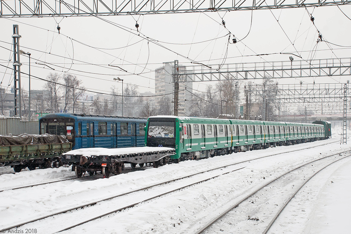 Мытищи, 81-717.2 № 351; Санкт-Петербург, 81-722.3 (МВМ) № 22104; Мытищи — Вагоны метрополитена Будапешта; Мытищи — Новые вагоны