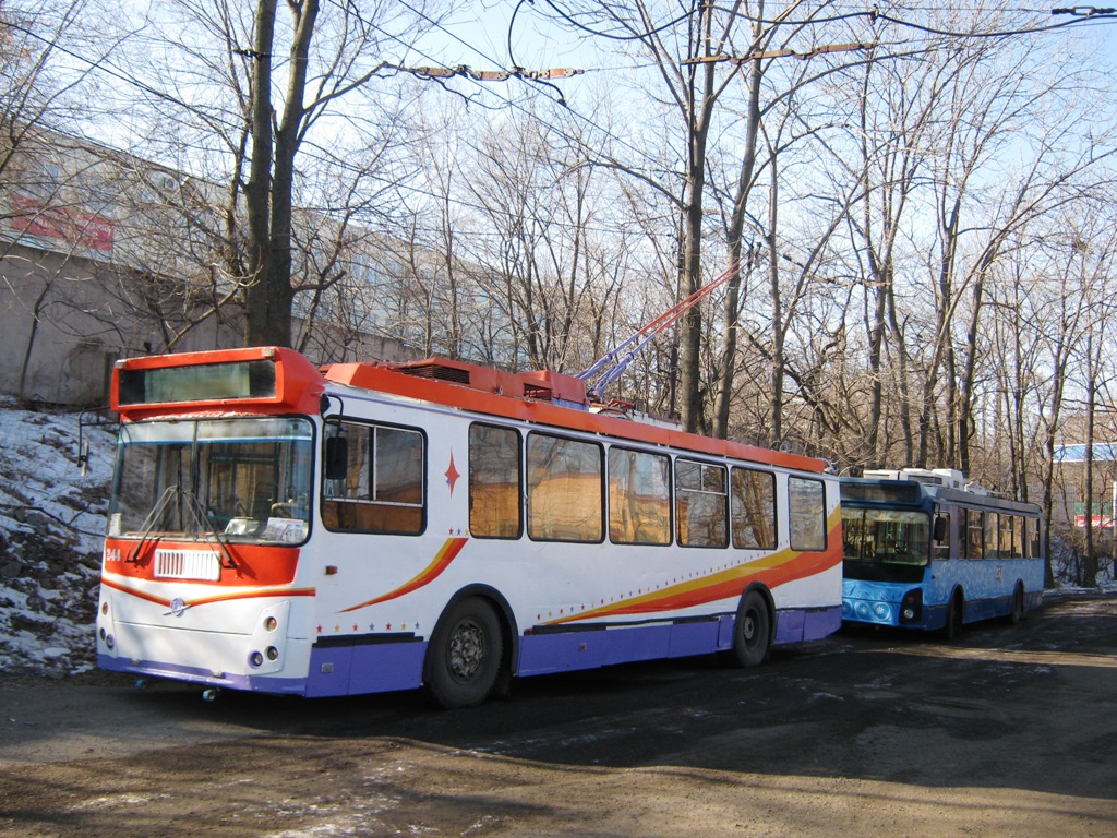 Владивосток, ЗиУ-682Г-016.02 № 244