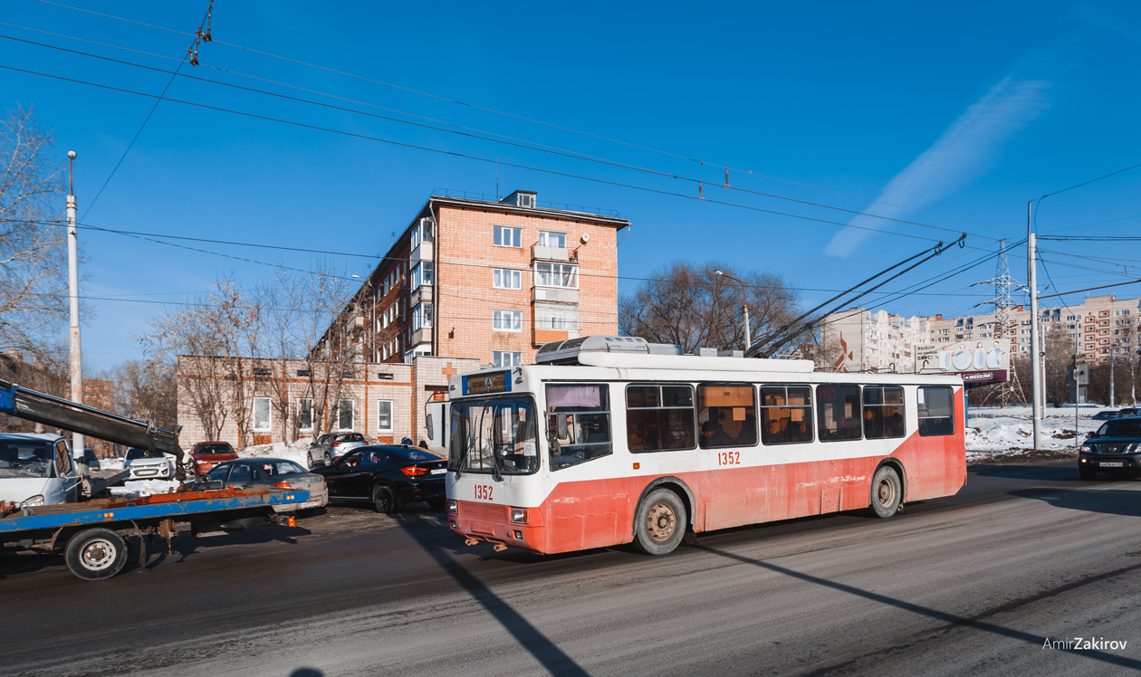 Ижевск, БТЗ-52761А № 1352