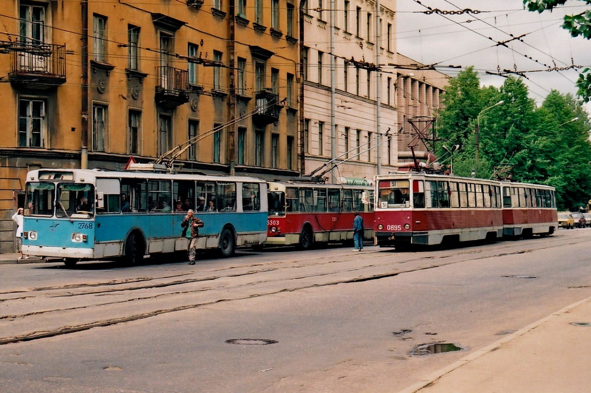 Санкт-Петербург, ЗиУ-682В-012 [В0А] № 2768; Санкт-Петербург, 71-605 (КТМ-5М3) № 0895