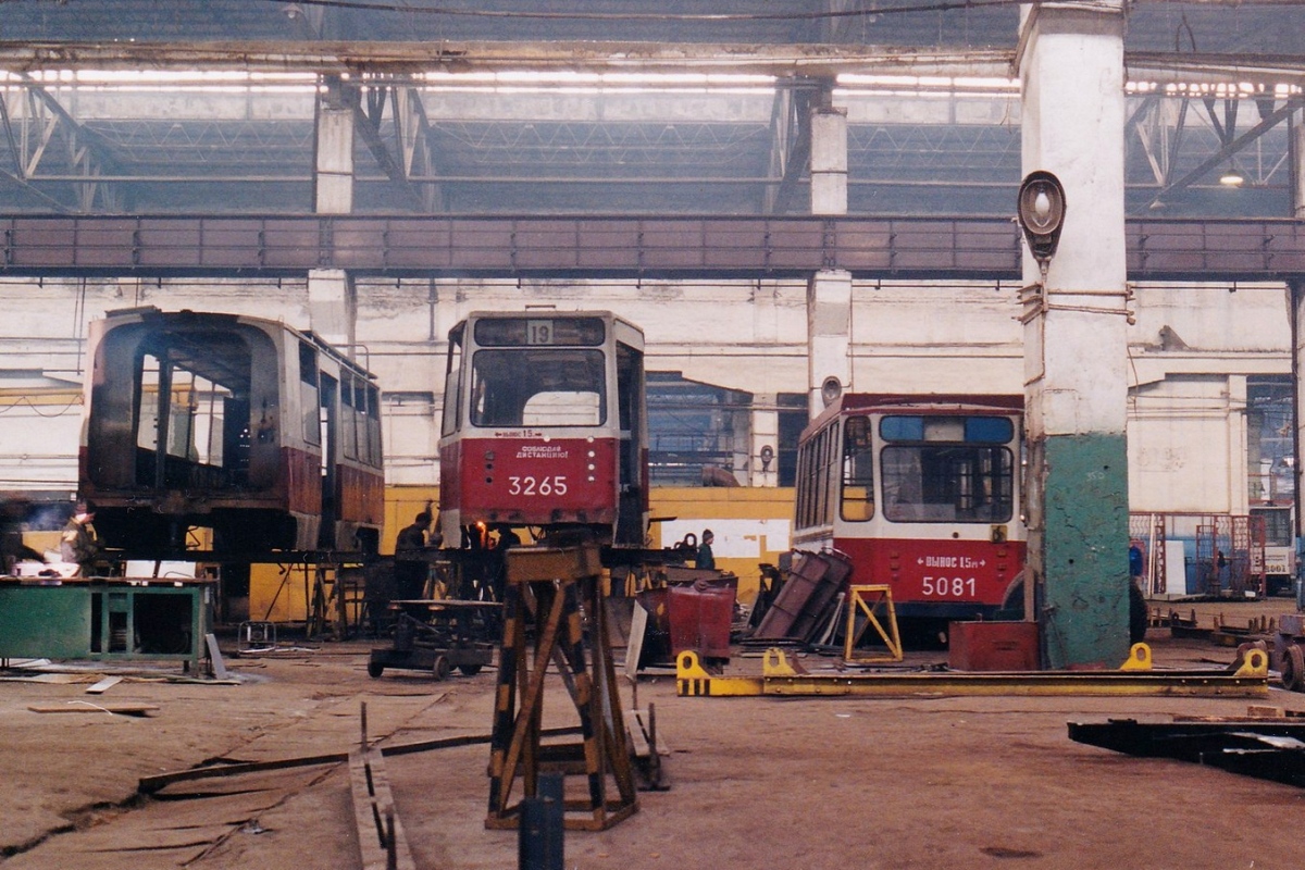 Санкт-Пецярбург, ЛВС-86Т № 3265; Санкт-Пецярбург, 71-147К (ЛВС-97К) № 5081; Санкт-Пецярбург — Петербургский трамвайно-механический завод Санкт-Пецярбург, ЛВС-86Т № 3265; Санкт-Пецярбург, 71-147К (ЛВС-97К) № 5081; Санкт-Пецярбург — Петербургский трамвайно-механический завод