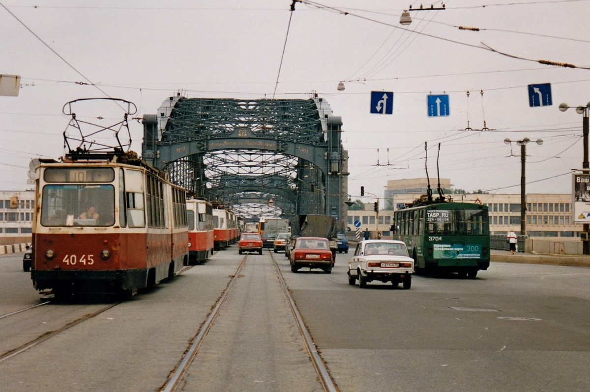 Санкт-Петербург, ЛВС-86К № 4045; Санкт-Петербург, ЗиУ-682В [В00] № 3704