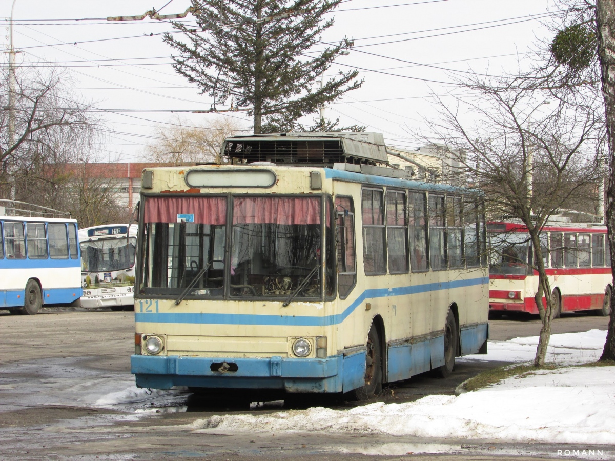 Ровно, ЮМЗ Т2 № 121