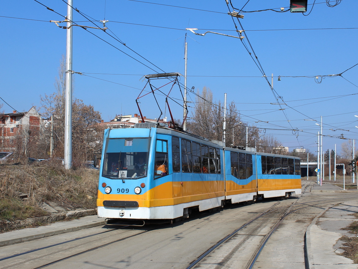 Szófia, T8M-900 F — 909