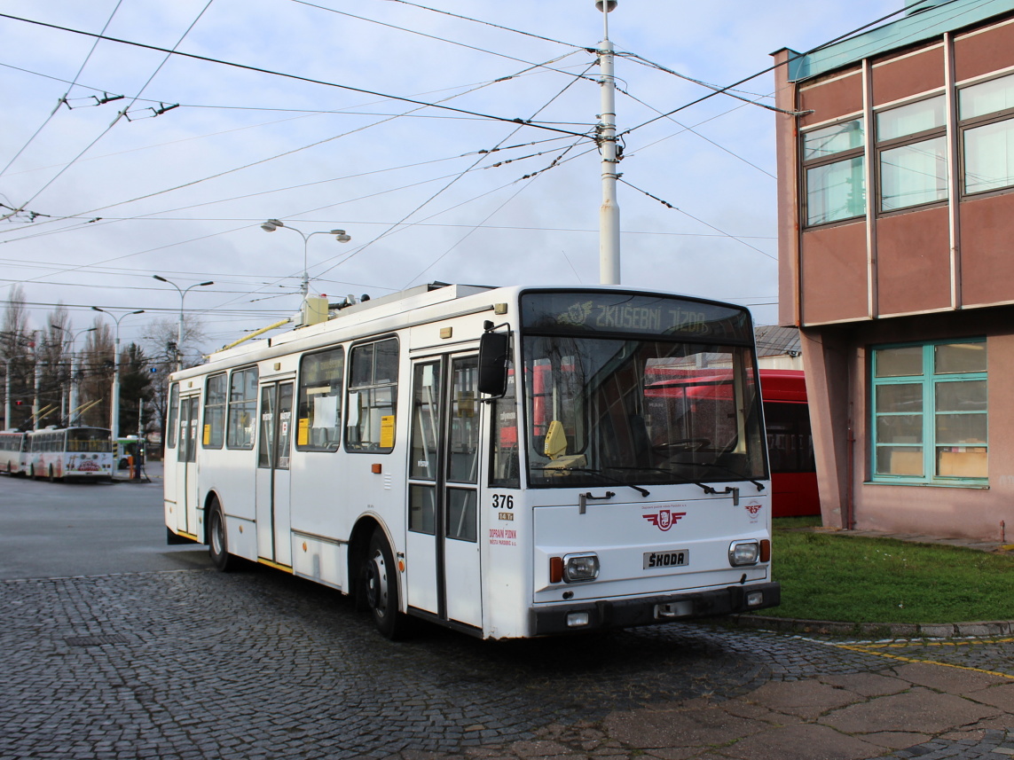 帕杜比赤, Škoda 14Tr13/6M # 376