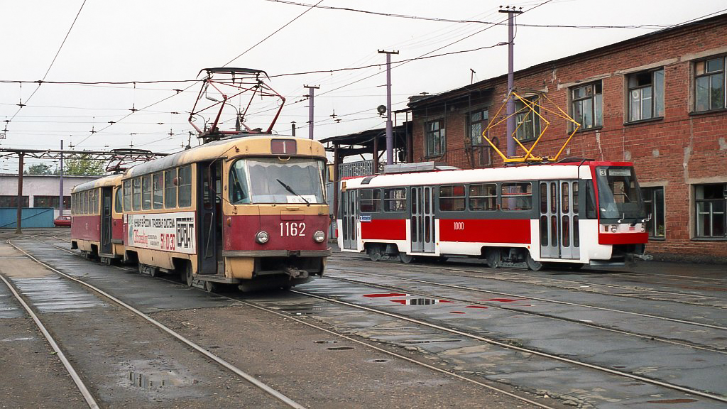 Ижевск, Tatra T3SU (двухдверная) № 1162; Ижевск, Tatra T3RF № 1000